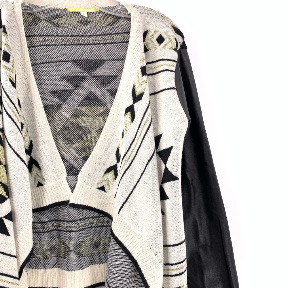 Gianni Bini Tribal Aztec Print Cardigan size small - Picture 4 of 8